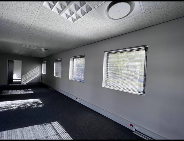 100M² OFFICE TO LET IN CENTURY CITY